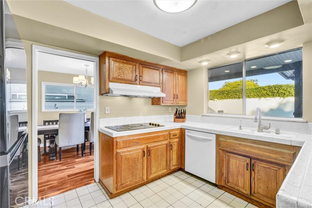 Detail Gallery Image 5 of 21 For 530 N. Stanford Ave, Fullerton,  CA 92831 - 4 Beds | 3 Baths