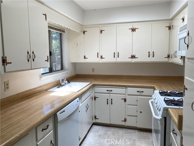 Detail Gallery Image 11 of 22 For 8024 Cristobal Ave, Atascadero,  CA 93422 - 3 Beds | 2 Baths