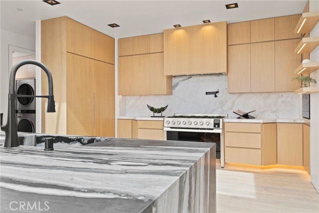 Detail Gallery Image 50 of 70 For 1409 Dolphin Terrace, Corona Del Mar,  CA 92625 - 5 Beds | 5/2 Baths