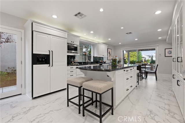 2567 Oakshore Drive, Westlake Village CA: https://media.crmls.org/medias/b17db4bf-a7b4-4d6a-9f80-eeaed64c278f.jpg