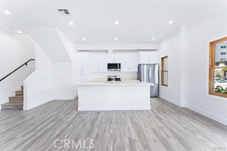 Detail Gallery Image 3 of 33 For 51 Kennebec Ave #3,  Long Beach,  CA 90803 - 3 Beds | 3/1 Baths