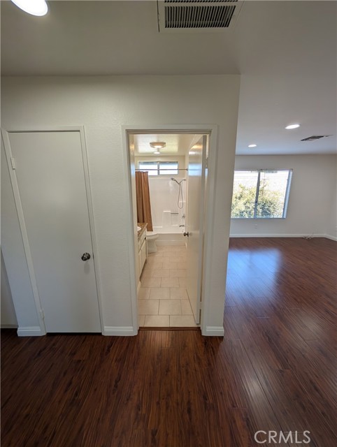 529 E Colorado Boulevard, Monrovia CA: https://media.crmls.org/medias/b17df59c-137c-4408-9c06-b396613c88db.jpg