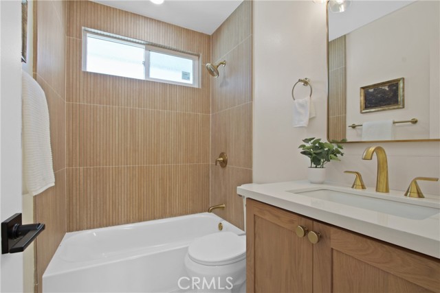 1801 E Curry Street, Long Beach CA: https://media.crmls.org/medias/b17e0a73-b3f2-4f67-a958-4d8f0d52f3dc.jpg