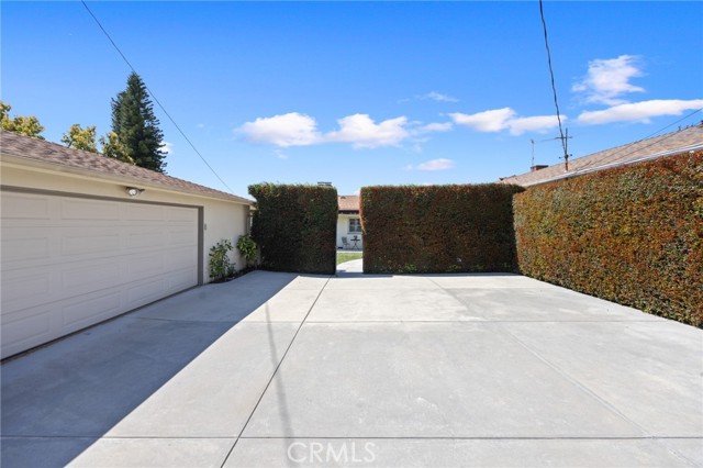 160 Mauna Loa Drive, Monrovia CA: https://media.crmls.org/medias/b17f0822-e992-4cf2-aa8b-0904ae03a00c.jpg