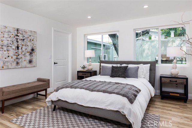 Detail Gallery Image 6 of 11 For 1765 Fern Ln, Glendale,  CA 91208 - 3 Beds | 2 Baths