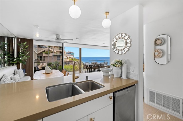 Detail Gallery Image 6 of 56 For 1585 S Coast #32,  Laguna Beach,  CA 92651 - 2 Beds | 2 Baths