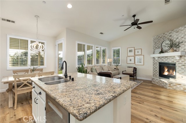 7476 Sequoia Lane, Highland CA: https://media.crmls.org/medias/b1809591-388d-4306-b54c-b4162566bcb2.jpg