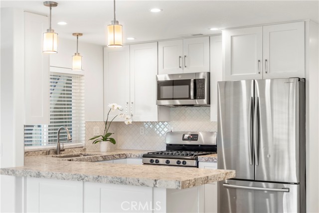 Detail Gallery Image 6 of 26 For 352 Y Place #B,  Laguna Beach,  CA 92651 - 2 Beds | 1/1 Baths