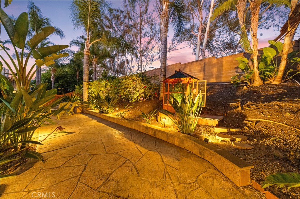 https://media.crmls.org/medias/b180fd76-f355-4595-8277-9e038c92d4ae.jpg?preset=X-Large