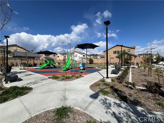 Detail Gallery Image 24 of 26 For 16067 Olivas Ln, Fontana,  CA 92336 - 4 Beds | 2/1 Baths