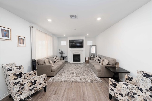 3225 E Denali Drive, Ontario CA: https://media.crmls.org/medias/b18266a2-1833-4e43-9130-32372f96432c.jpg