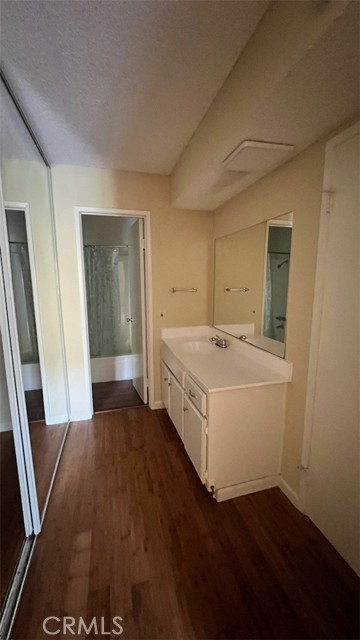 Detail Gallery Image 9 of 18 For 15425 Sherman #101,  Van Nuys,  CA 91406 - 2 Beds | 2 Baths