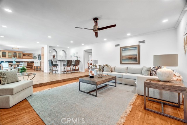 Detail Gallery Image 28 of 66 For 4121 Country Club Dr, Lakewood,  CA 90712 - 4 Beds | 5 Baths