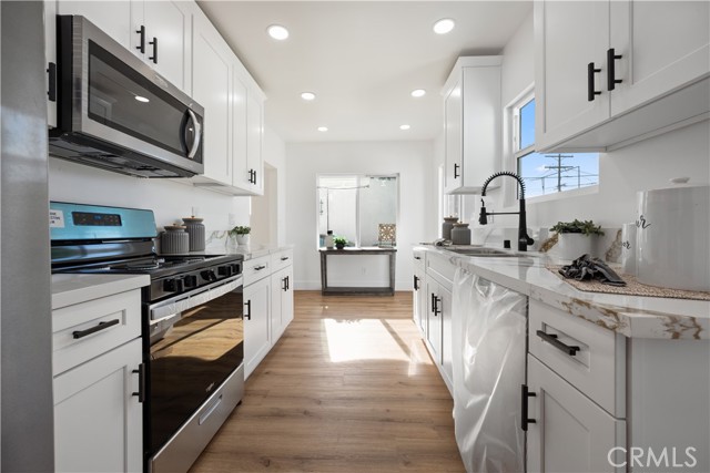 Detail Gallery Image 4 of 21 For 627 W 111th Pl, Los Angeles,  CA 90044 - 3 Beds | 2 Baths