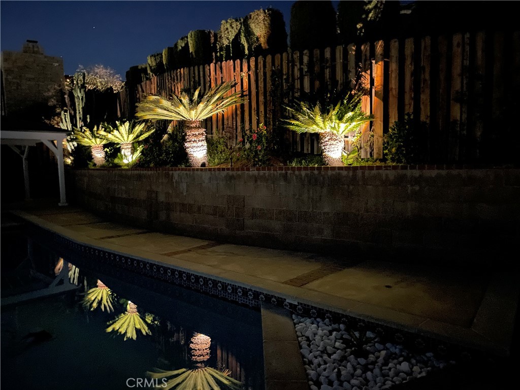 https://media.crmls.org/medias/b1828950-2c1e-4498-a517-18933025fa0a.jpg?preset=X-Large