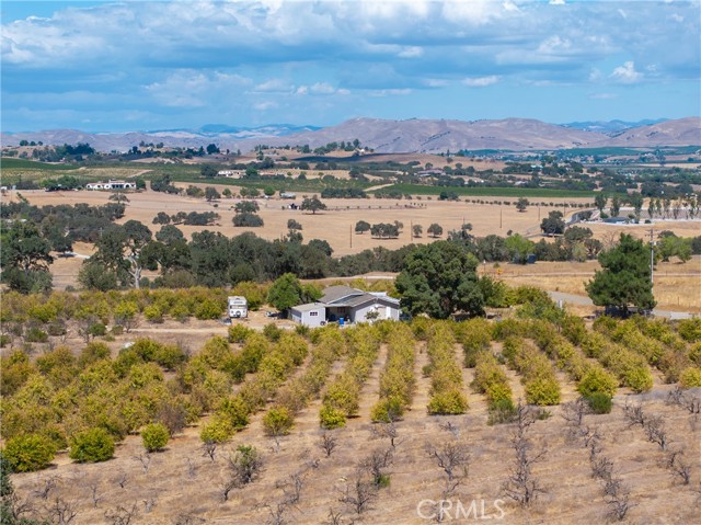 27 Wellsona Road, Paso Robles CA: https://media.crmls.org/medias/b182eb19-5584-4cfa-bad2-e7116c0469c9.jpg