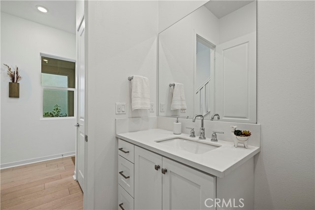 Detail Gallery Image 12 of 51 For 27731 Bridge View Pl, Valencia,  CA 91381 - 3 Beds | 3/1 Baths