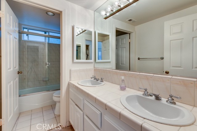 645 Longfellow Avenue, Hermosa Beach CA: https://media.crmls.org/medias/b1835385-fb8d-43b2-81d3-a07bcc17e453.jpg