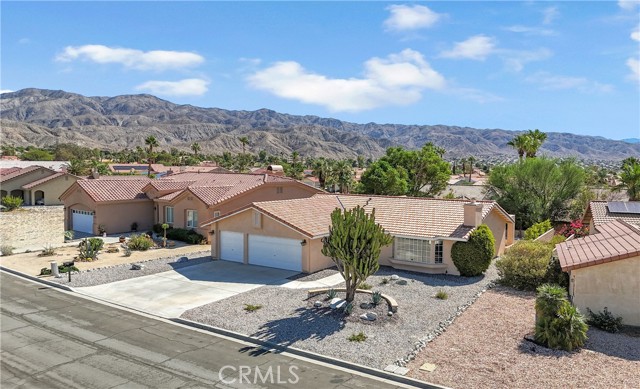 9740 Capiland Road, Desert Hot Springs CA: https://media.crmls.org/medias/b1839b81-3ccd-409a-a712-58d2e72912d9.jpg