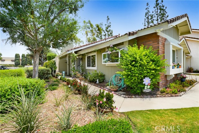 2671 N River Trail Road, Orange CA: https://media.crmls.org/medias/b183da20-bd72-4b33-8297-776667c5040d.jpg