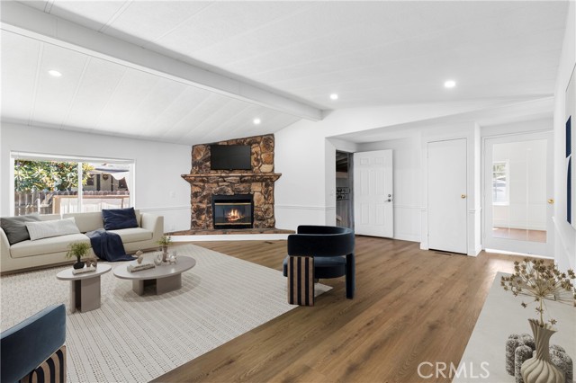 Detail Gallery Image 3 of 36 For 10220 Wrangler Way, Corona,  CA 92883 - 3 Beds | 2 Baths