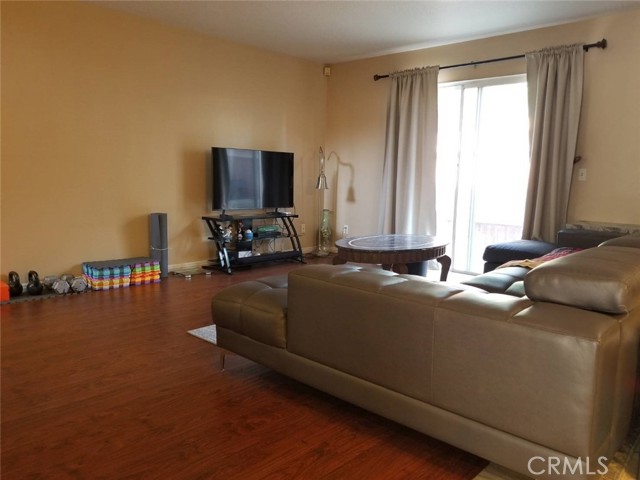 Detail Gallery Image 4 of 15 For 369 E Phillips Bld, Pomona,  CA 91766 - 3 Beds | 3 Baths