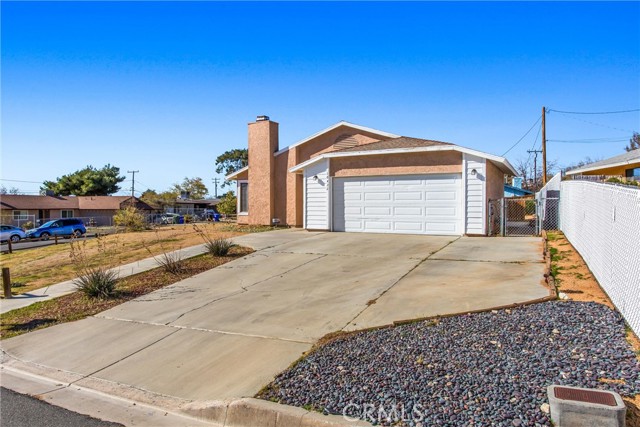 Detail Gallery Image 2 of 35 For 16422 Tolowa, Apple Valley,  CA 92307 - 3 Beds | 2 Baths