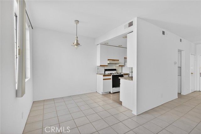 Detail Gallery Image 12 of 33 For 4441 Woodman Ave #111,  Sherman Oaks,  CA 91423 - 0 Beds | 1 Baths