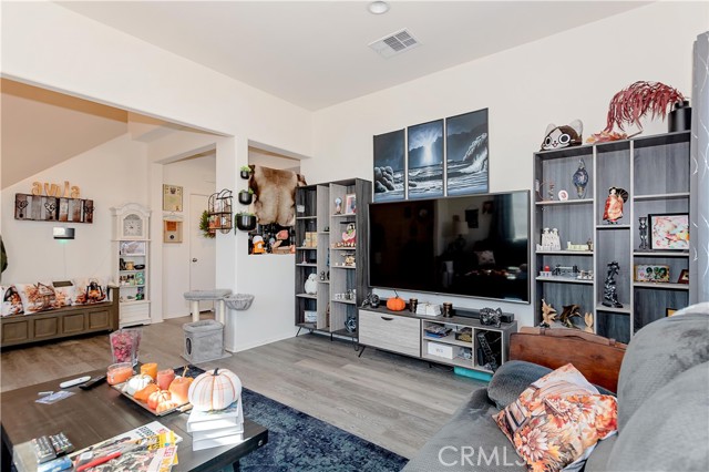 Detail Gallery Image 4 of 38 For 3013 via Bella Rosa, Rosamond,  CA 93560 - 4 Beds | 3 Baths