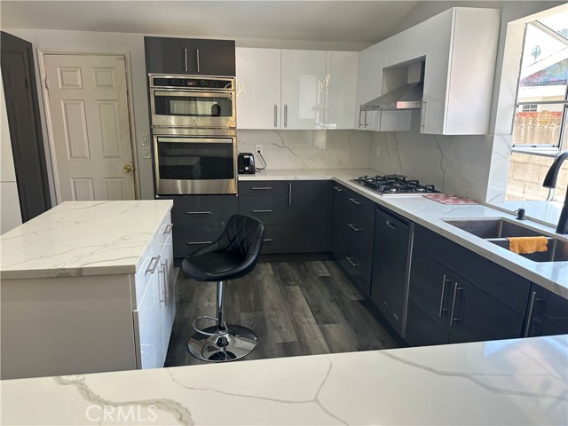 20723 Dolorosa Street, Woodland Hills CA: https://media.crmls.org/medias/b186119f-5061-41af-9462-1c8f51104484.jpg