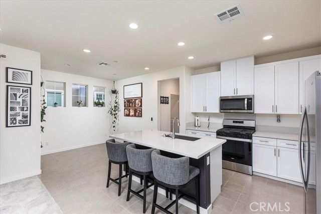 Detail Gallery Image 9 of 54 For 16040 Jamie Ln #8,  Fontana,  CA 92336 - 3 Beds | 2 Baths