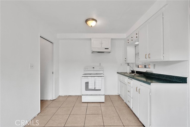 470 E Home Street, Long Beach CA: https://media.crmls.org/medias/b186b381-8768-4bad-b901-681f1ee655e2.jpg