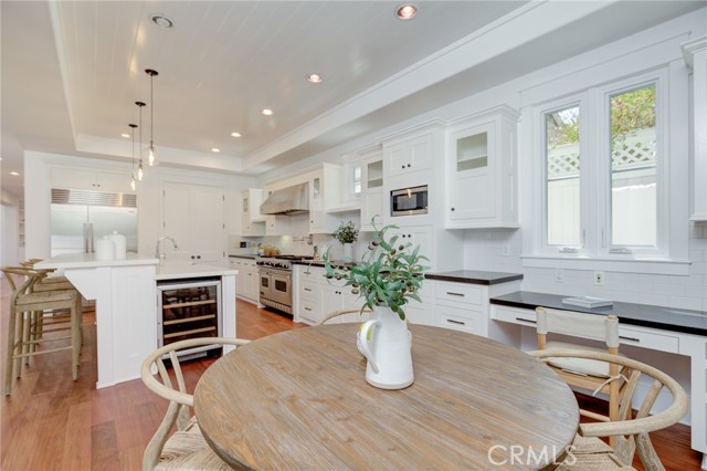 647 15th Street, Manhattan Beach, California 90266, 5 Bedrooms Bedrooms, ,4 BathroomsBathrooms,Residential,Sold,15th,SB21178358