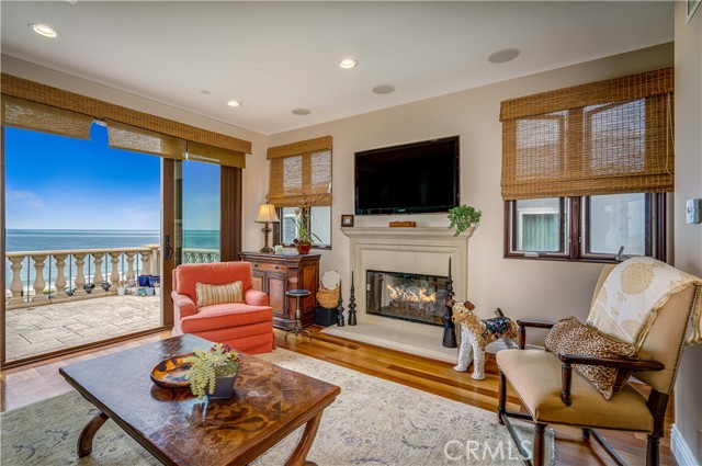 1724 Esplanade, Redondo Beach, California 90277, 3 Bedrooms Bedrooms, ,1 BathroomBathrooms,Residential,Sold,Esplanade,SB21185823