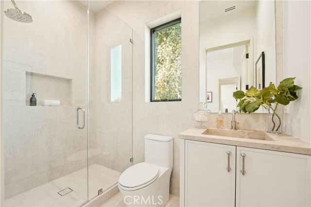 Detail Gallery Image 21 of 44 For 5136 Nagle Ave, Sherman Oaks,  CA 91423 - 6 Beds | 6/2 Baths