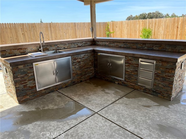 Detail Gallery Image 5 of 6 For 522 Sansoni St, Los Banos,  CA 93635 - 5 Beds | 3/1 Baths