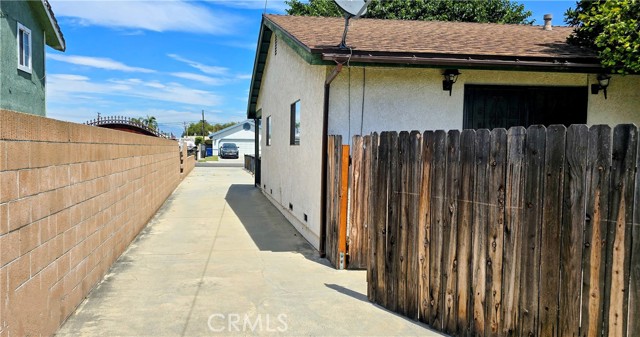 8730 N 6th, Downey CA: https://media.crmls.org/medias/b18832ef-407a-4cad-84c4-023634e413b8.jpg