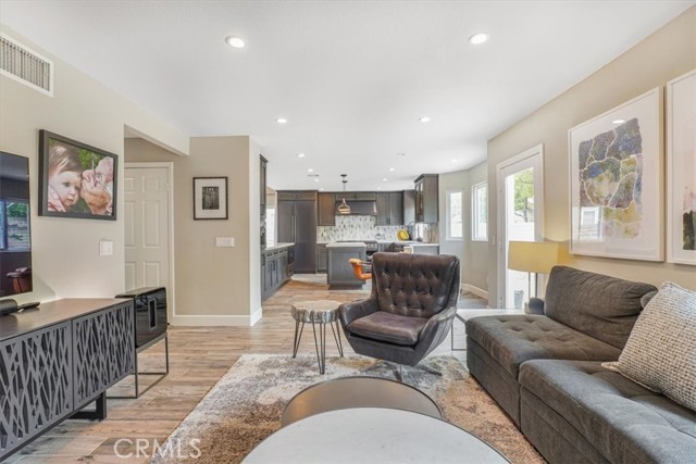 Image 18 of 52 For 450 Pesaro Street