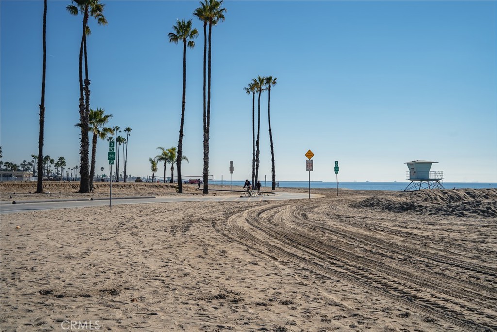 https://media.crmls.org/medias/b188dc0d-d609-41a1-a359-9496d10c0d73.jpg?preset=X-Large