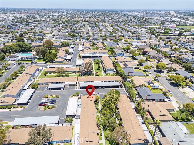 10230 Disney Circle, Huntington Beach CA: https://media.crmls.org/medias/b1895c54-db5d-47b6-b34c-6208364688aa.jpg