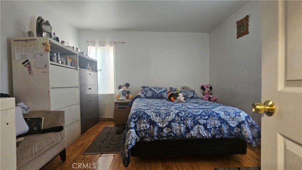 https://media.crmls.org/medias/b18a3715-38b5-4940-8589-8f9e721f7331.jpg?preset=X-Large