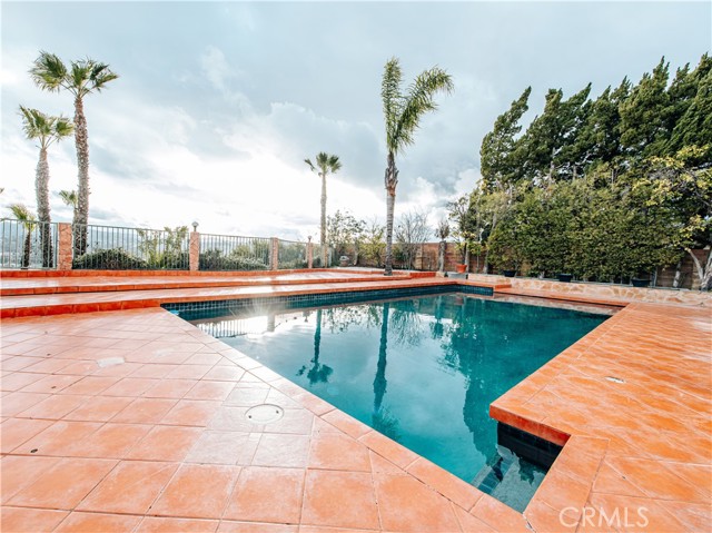 Detail Gallery Image 22 of 24 For 5706 Wallis Ln, Woodland Hills,  CA 91367 - 4 Beds | 4 Baths