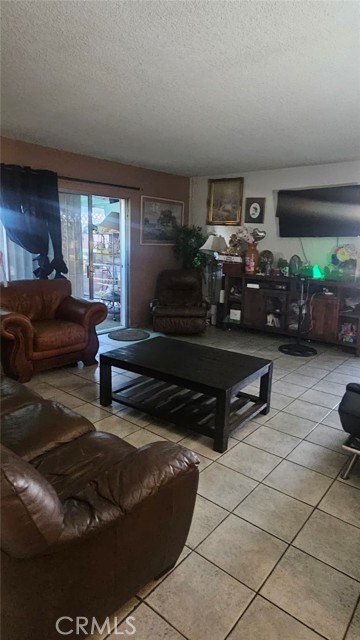 Detail Gallery Image 4 of 34 For 2313 Downie Pl, Santa Ana,  CA 92706 - 4 Beds | 2 Baths