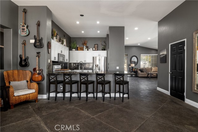 Detail Gallery Image 8 of 29 For 13946 Moqui Way, Corona,  CA 92883 - 4 Beds | 2 Baths