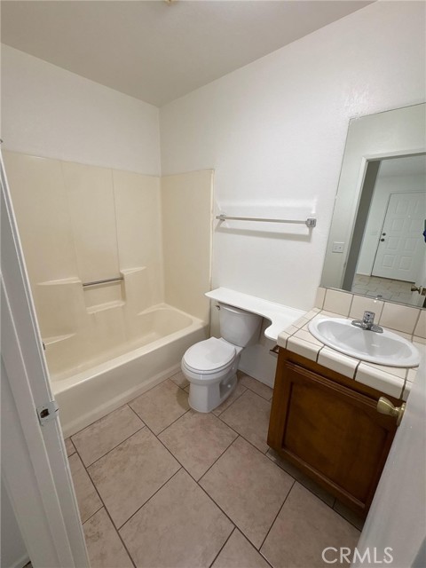 Detail Gallery Image 7 of 12 For 16140 Tawney Ridge Ln #C,  Victorville,  CA 92394 - 2 Beds | 2 Baths