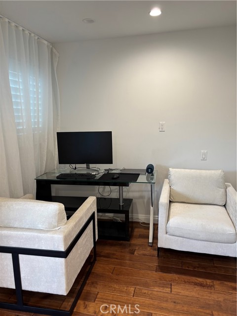 5533 Edward E Horton Lane, Encino CA: https://media.crmls.org/medias/b18d0d80-937b-48ba-a61c-7e6e58e9860b.jpg