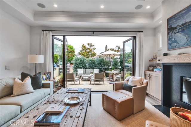 613 Larkspur Avenue, Corona del Mar CA: https://media.crmls.org/medias/b18d3f55-fbee-4865-90c9-cd5febe6e266.jpg