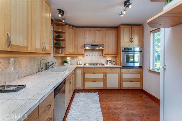 Detail Gallery Image 8 of 31 For 7727 via Capri, Burbank,  CA 91504 - 3 Beds | 3 Baths