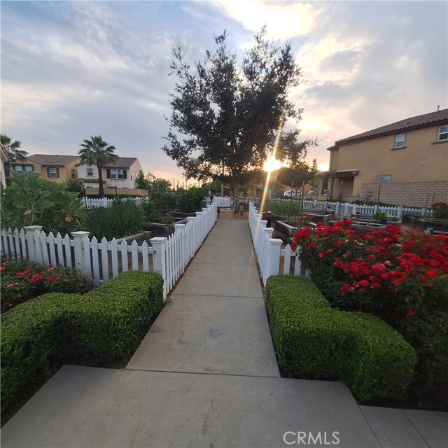 825 Parisa Place, Upland CA: https://media.crmls.org/medias/b18d7dc7-1cc2-4d49-90dd-44b8c12469b0.jpg