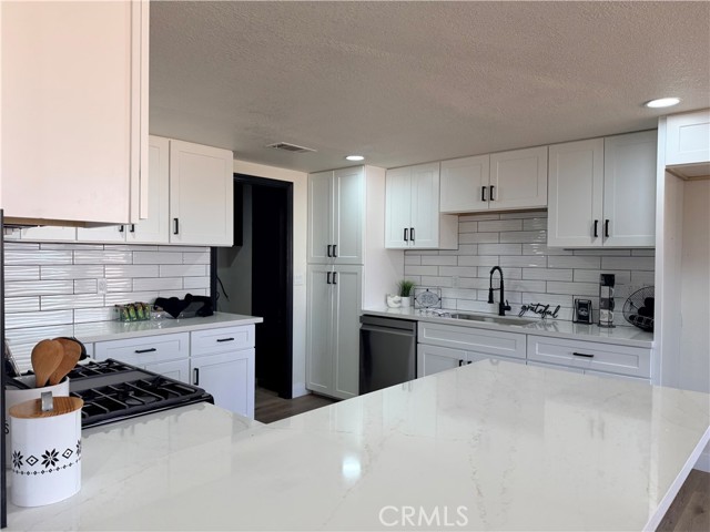 Detail Gallery Image 17 of 37 For 7605 Langdon Ave, Hesperia,  CA 92345 - 3 Beds | 2/1 Baths